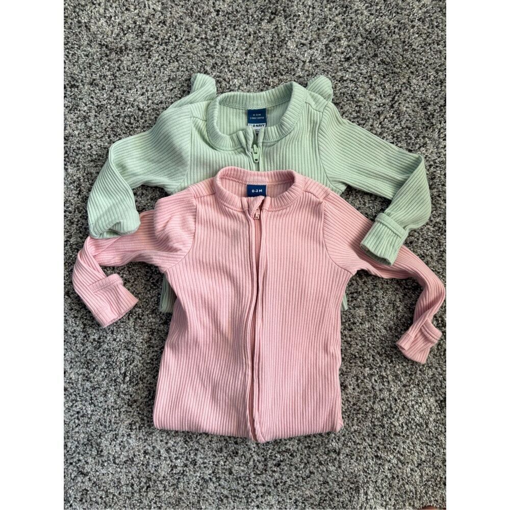 ❤️Old Navy Infant Ribbed Onesie 0-3M